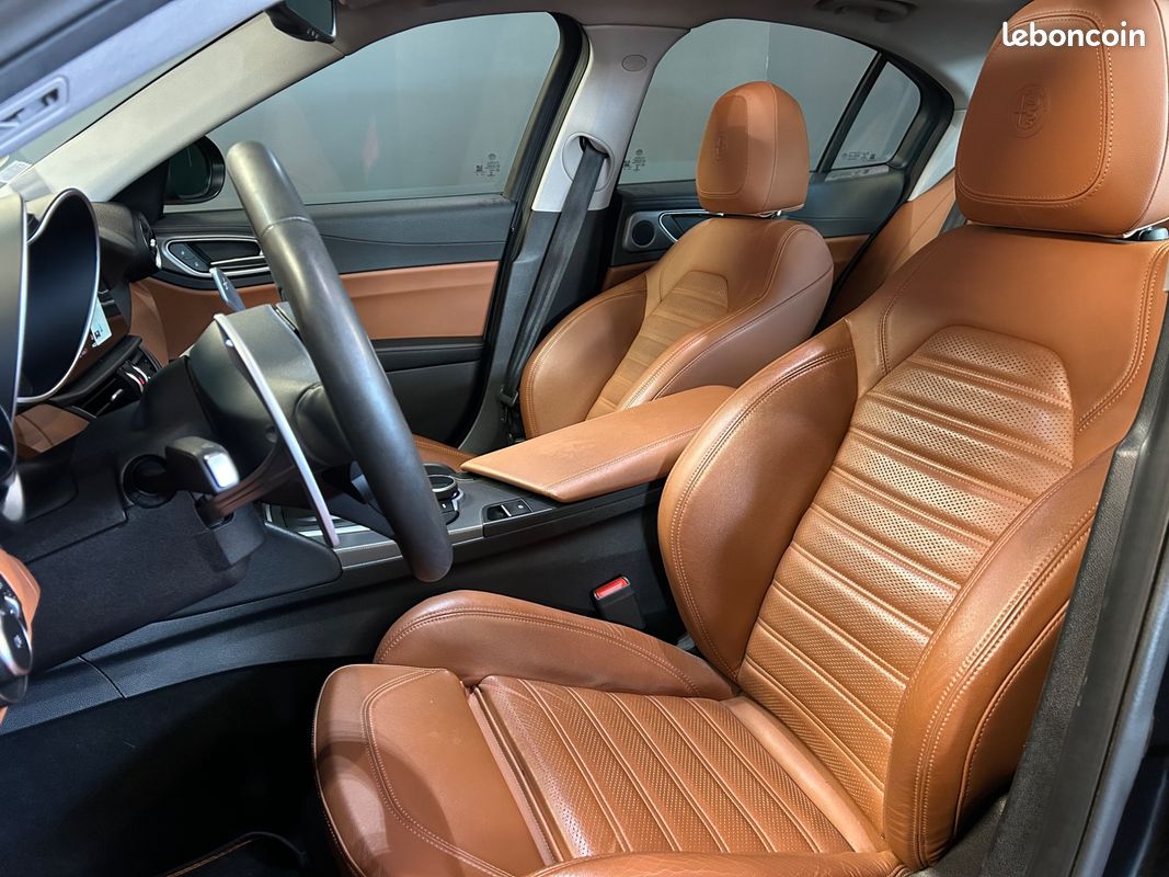 ALFA ROMEO GIULIA 2.2 210ch Q4 BVA – TOIT OUVRANT + ENTRETIEN COMPLET CONSTRUCTEUR (image 10)