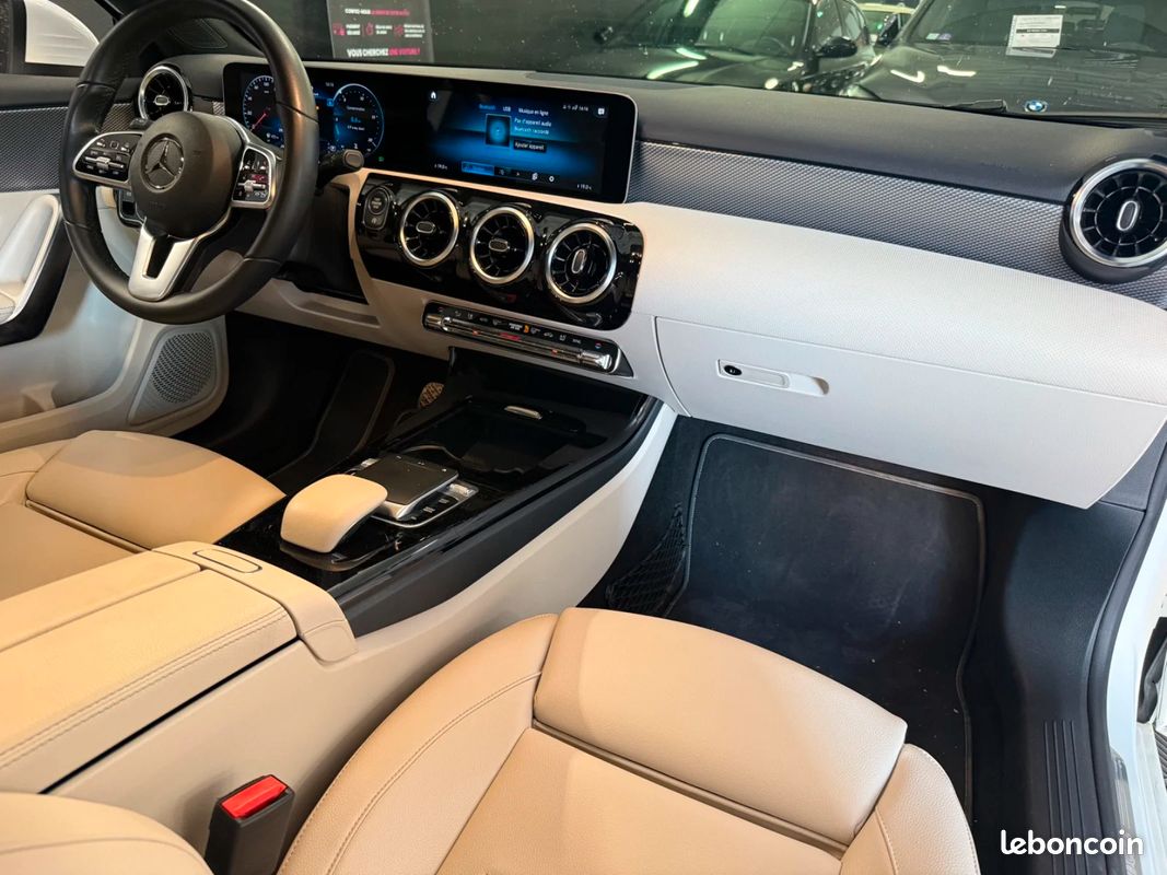 Mercedes-Benz CLASSE A Classe A 180 d 7G-DCT / APPLE CARPLAY / RÉGULATEUR / CAMÉRA / FAIBLE KM (image 16)