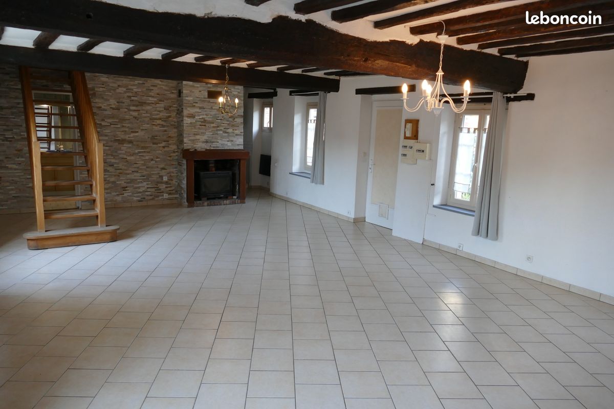 Maison 3 pièces 87 m² · à Domats · 87 m² · 760 €