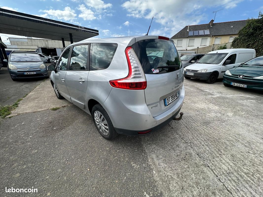 Renault SCENIC III Renault Grand Scenic 2011 - III 1.5 DCI 105 AUTHENTIQUE 7PL - Diesel - Boîte manuelle (image 3)