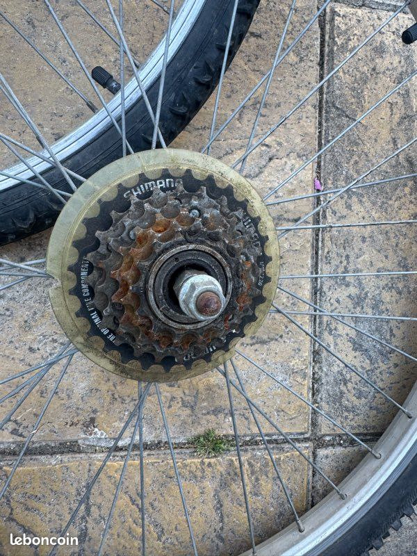 2 roues de vélo 2 euros les 2 (image 3)