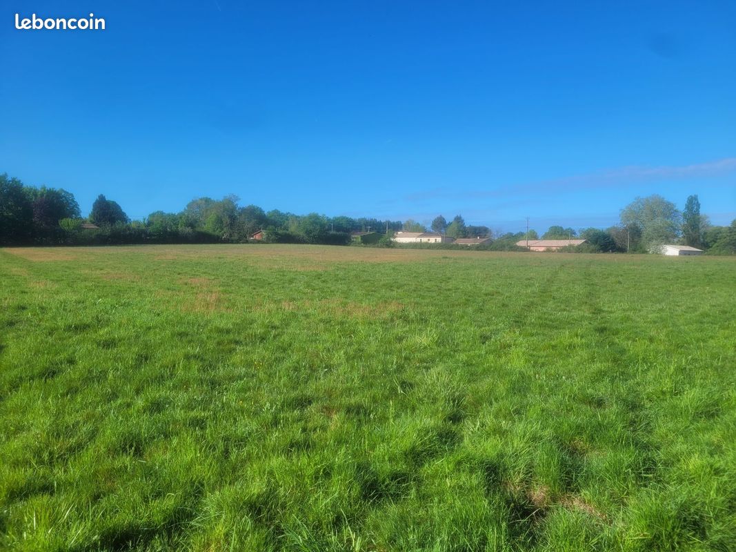 Terrain à bâtir de 643 m² à LE POUT (33) · 117 500 €