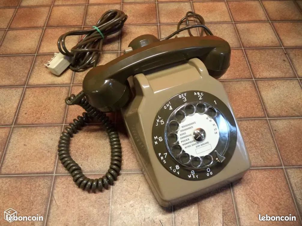 Telephone S63 marron a cadran circulaire (image 3)
