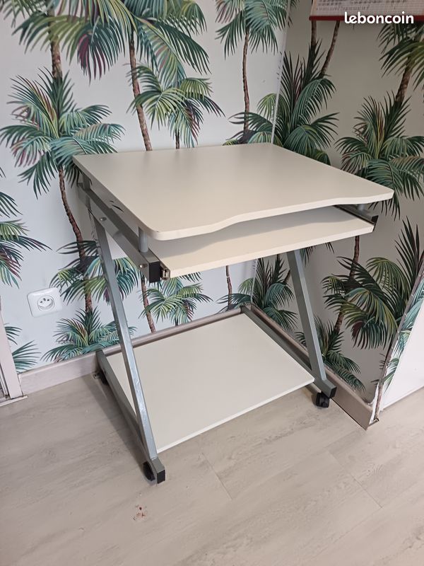 Bureau (image 1)
