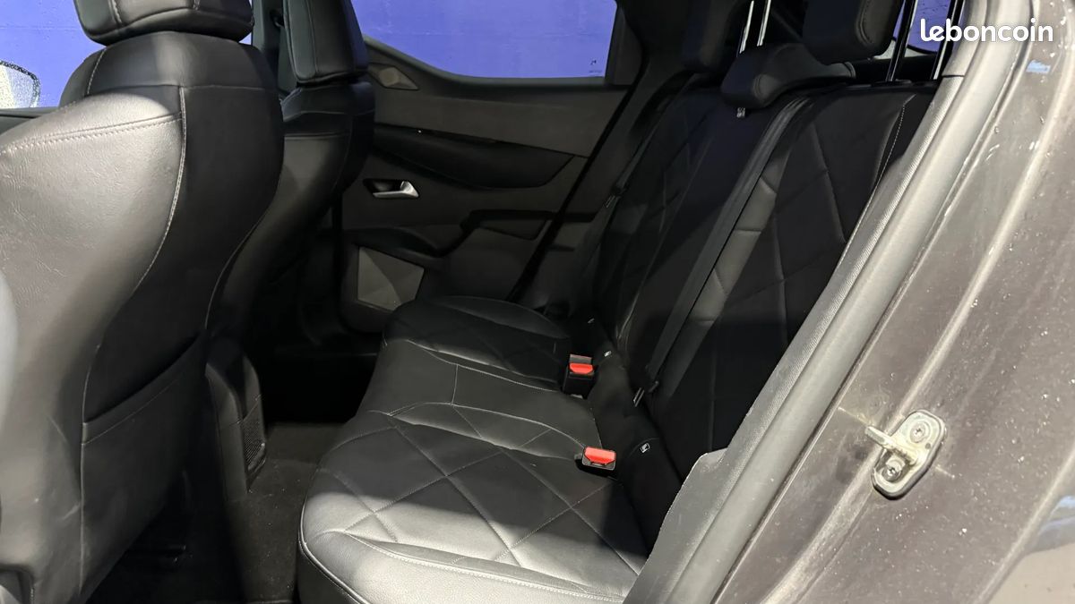 DS DS 3 Crossback BlueHDi 130ch Rivoli Automatique - Apple CarPlay - Caméras 360 - Feux LED - Cuir - Chaîne arbre à cames OK - Suivi complet constructeur - Son Focal - Régulateur adaptatif (image 22)