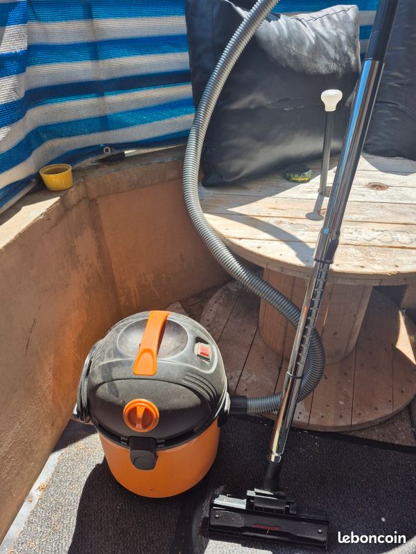 ASPIRATEUR INDUSTRIEL MONZANA EAU et POUSSIÈRE NOIRETORANGE