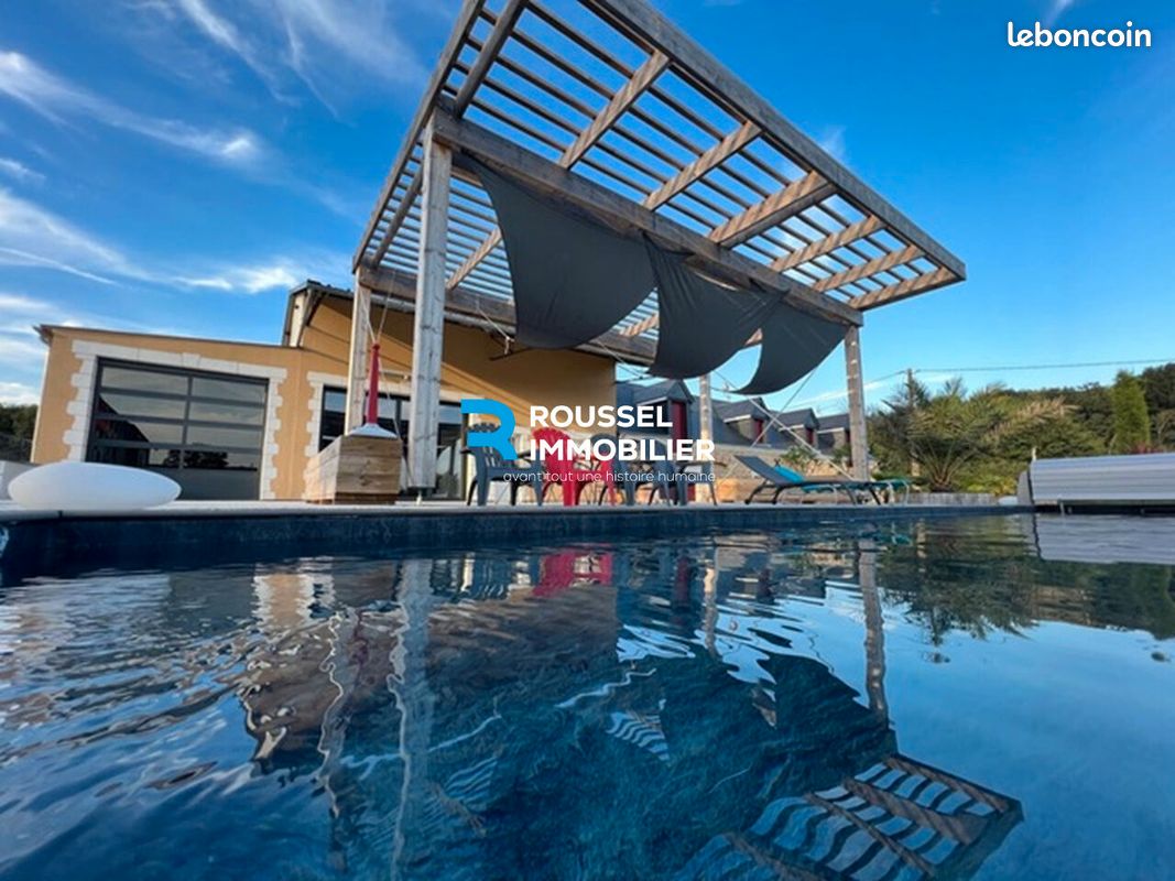 Maison 10 pièces 484 m² · à Montfort-le-Gesnois · 484 m² · 787 500 €