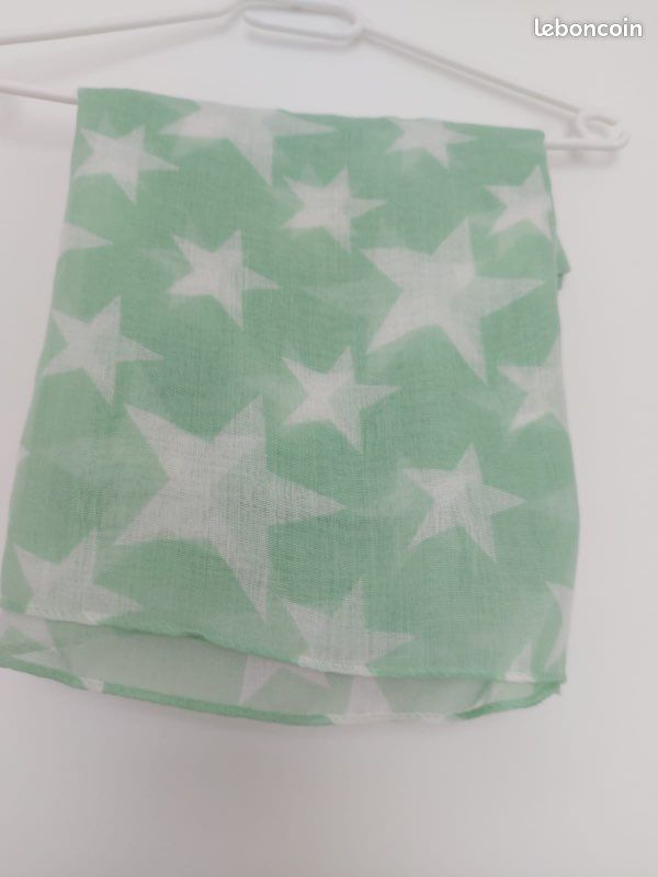 Foulard vert (image 1)