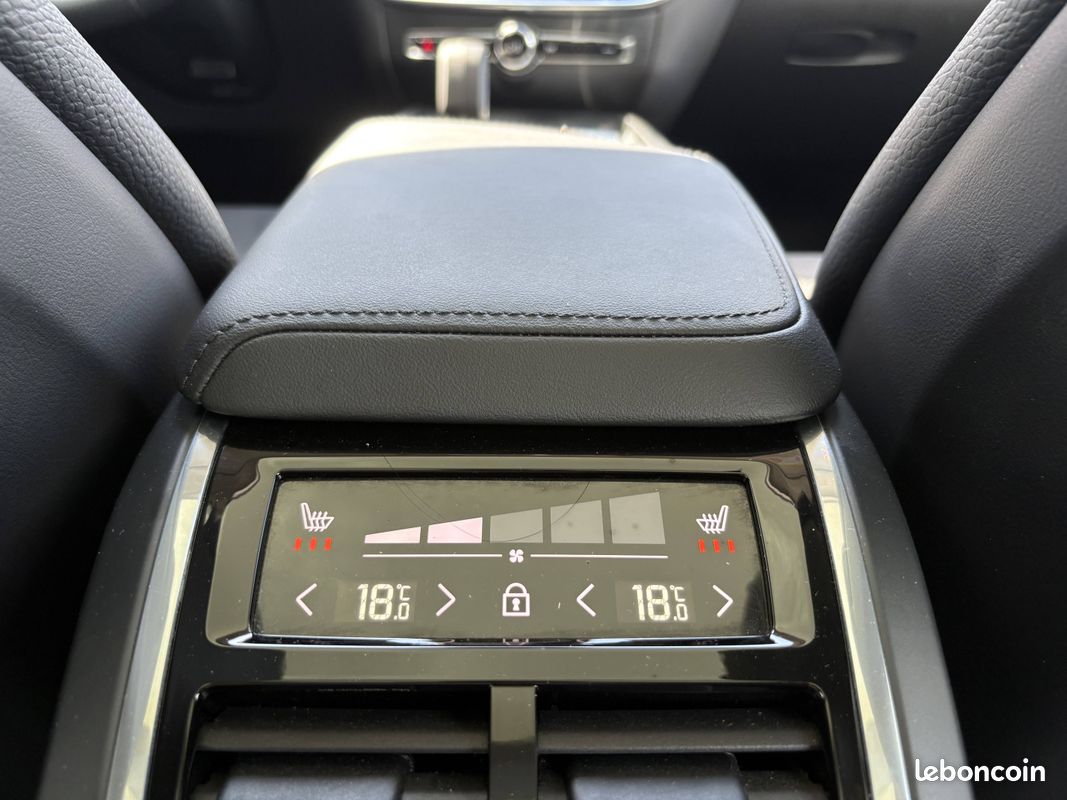 VOLVO V60 Micro hybride essence B4 197 ch DCT7 Ultra Style Dark (image 17)