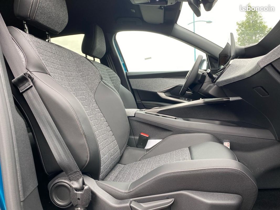 PEUGEOT 3008 1.2 hybrid 145 allure e-dcs6 (image 11)