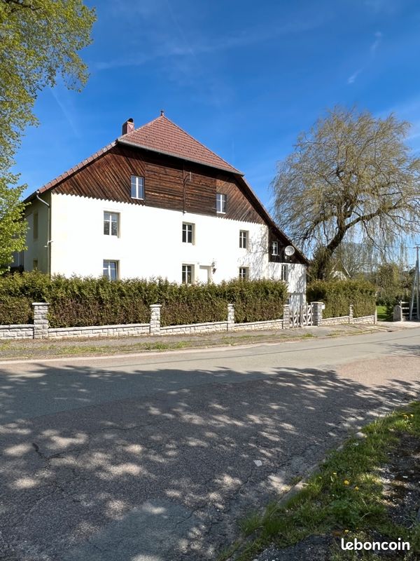 Maison 15 pièces 240 m² · à Charmoille · 240 m² · 300 000 €