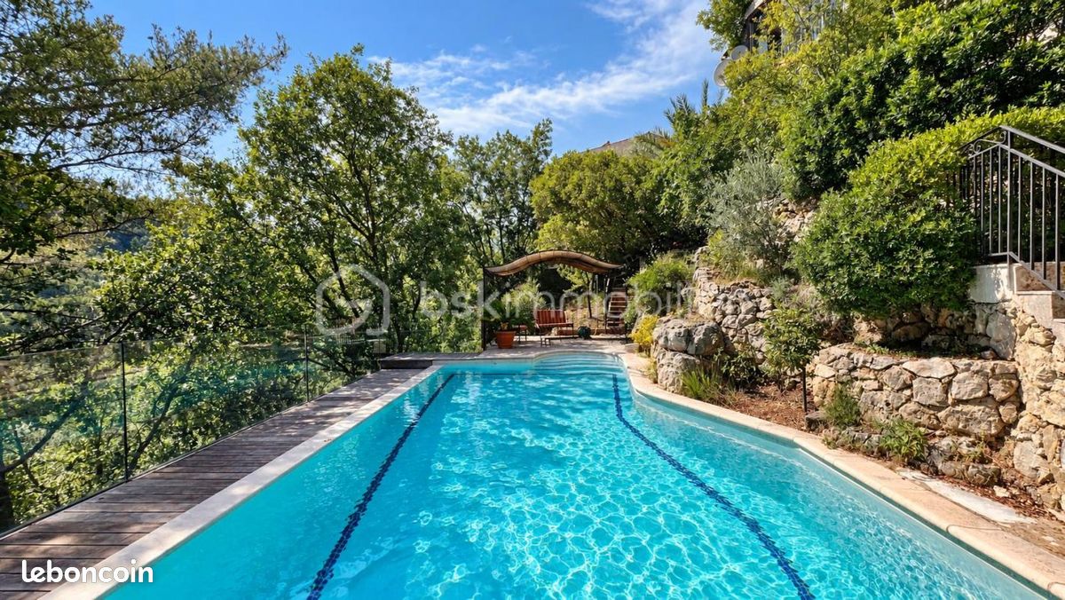 Maison 8 pièces 233 m² · à Vence · 233 m² · 885 000 €