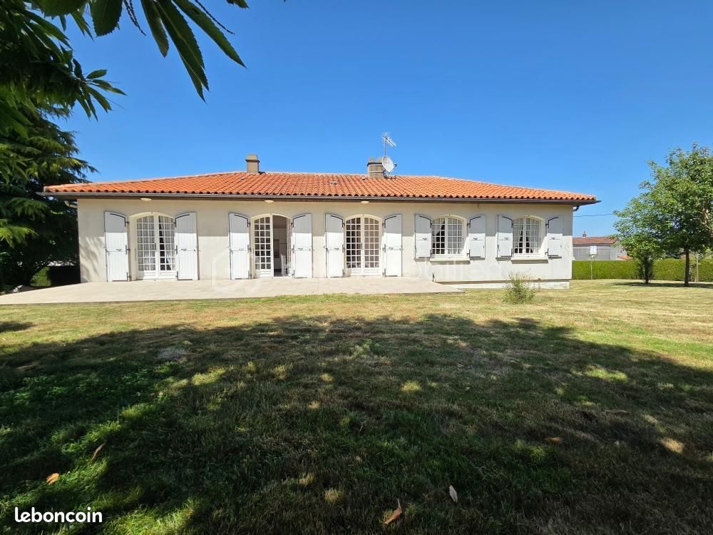 Maison 8 pièces 216 m² · à L'Absie · 216 m² · 165 000 €