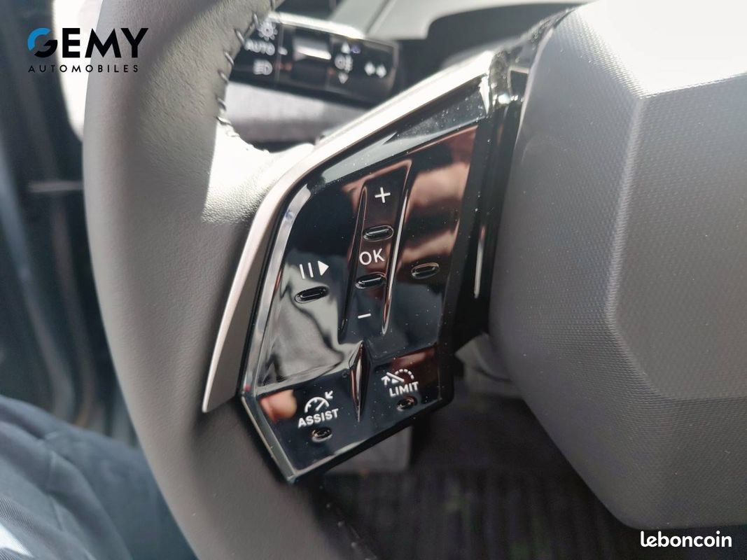 PEUGEOT 5008 Plug-in Hybrid 225 ch e-DCS7 Allure (image 13)