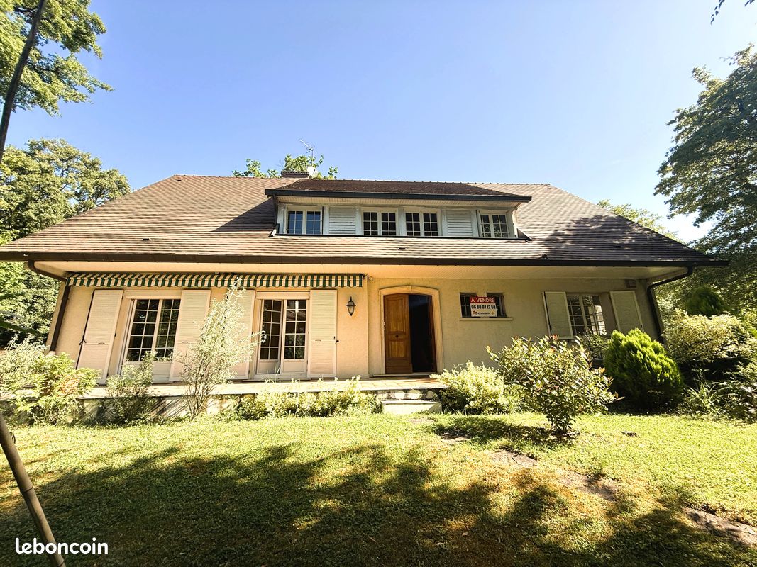 Maison 11 pièces 284 m² · à Chevigny-Saint-Sauveur · 284 m² · 580 000 €