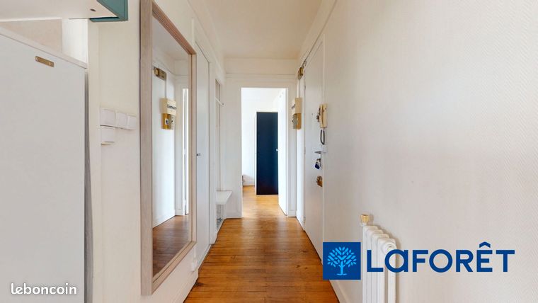 https://img.leboncoin.fr/api/v1/lbcpb1/images/fa/f9/ce/faf9ce07137205741f08ee0615c37a0af04ba13e.jpg?rule=ad-image