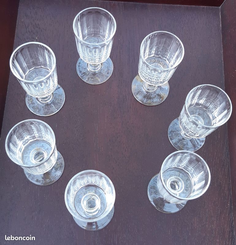 Superbe 7 verre à eau en cristal de Baccarat modèle Gondole - Verres