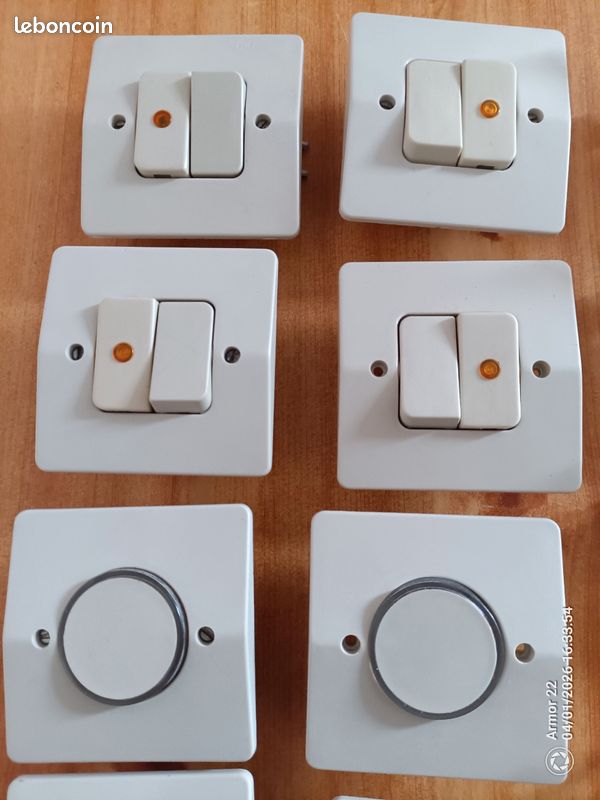 Lot Legrand NEPTUNE 2 interrupteurs va et vient neuf sous blister