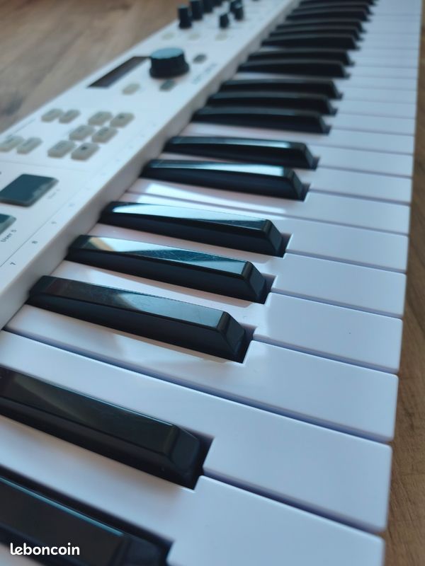Arturia KeyLab Essential 49 - Clavier maître MIDI - Très bon état (image 2)