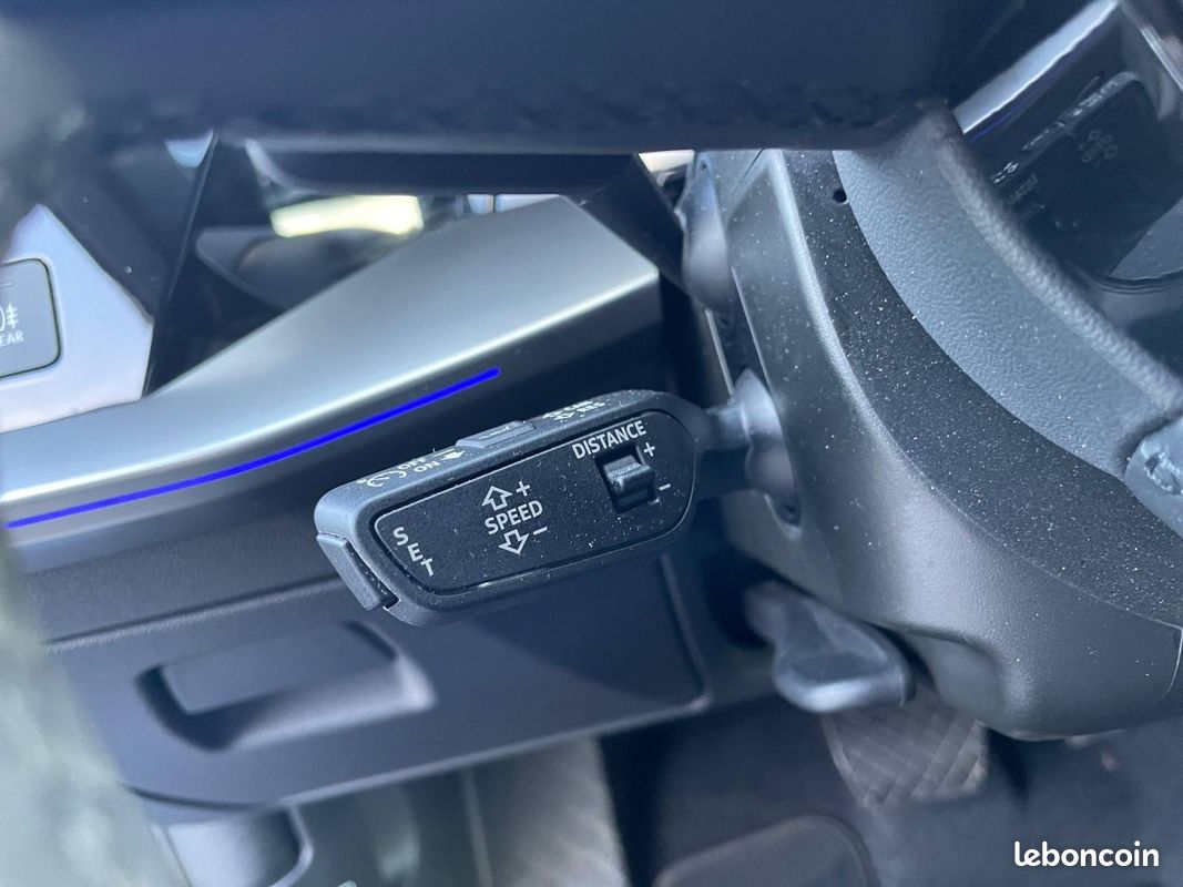 AUDI A3 Berline 35 TFSI Mild Hybrid 150 S tronic 7 Design Luxe (image 19)