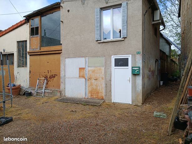 Pont de Pierre Chandon 42190 maison mitoyenne dans cour commune 91 m² au sol 49 500