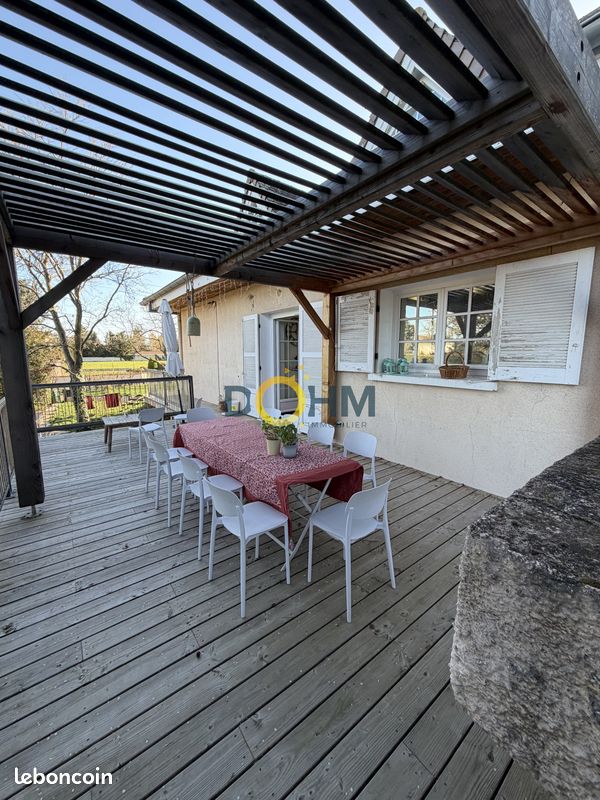 Maison 11 pièces 301 m² · à Montrond-les-Bains · 301 m² · 449 000 €
