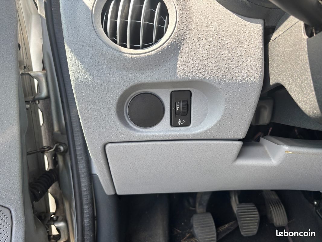 CITROEN C3 C3 1.4i 73ch Tic Tac CLIM/DISTRI NEUVE/PNEUS AR NEUFS (image 22)