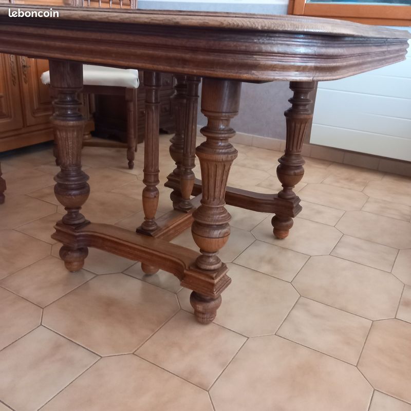 Table de salle à manger en chêne massif (image 6)