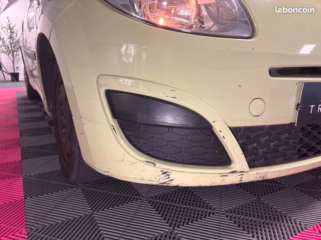 RENAULT TWINGO II 1.2 60 eco2 (image 32)