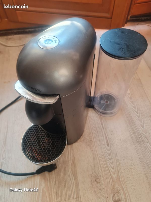 Cafetière Nespresso Vertuo en tbe avec 64 capsules (image 1)