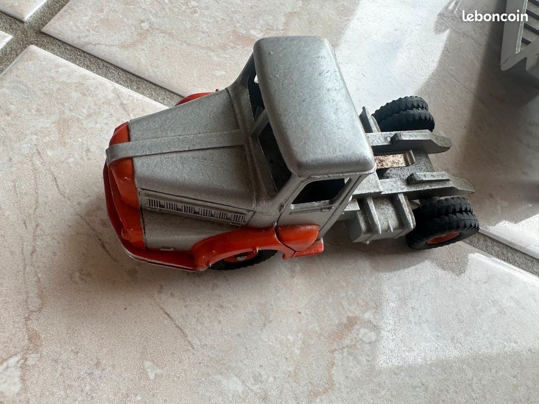 Lot De Voitures Miniatures Anciennes à Restaurer – JRD, Dinky Toy, Solido, Lesney – 1/43