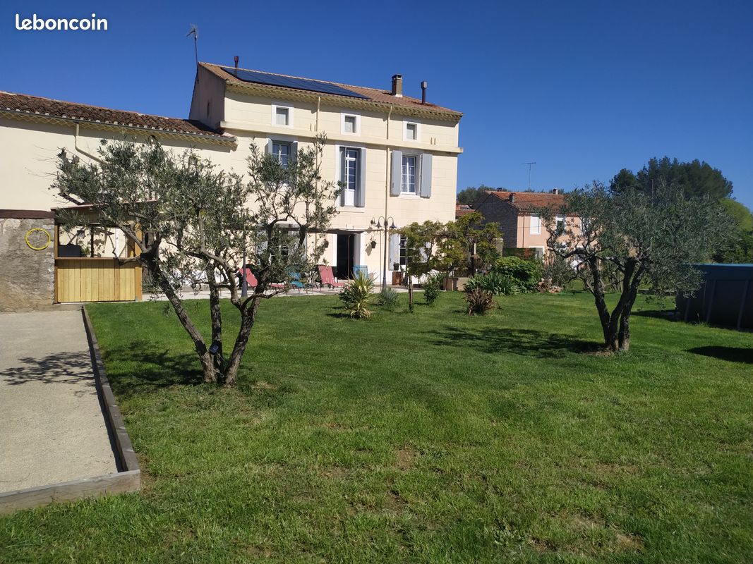 Grande maison familiale de 280 m² avec piscine (image 1)