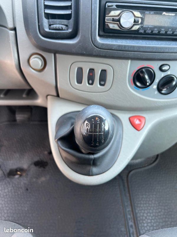 RENAULT Trafic 2.0 Dci 115 Ch L1H1 / Garantie 12 mois (image 12)