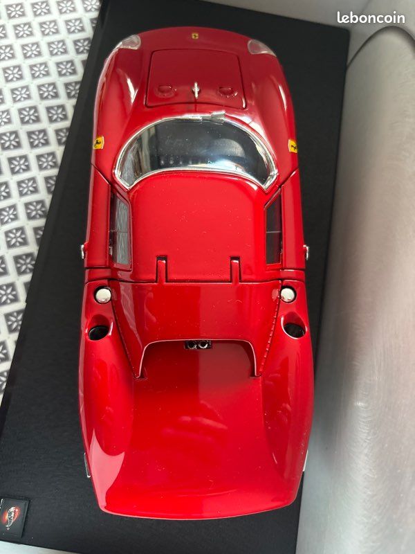 FERRARI 250 LM Rouge HOTWHEELS 1:18
