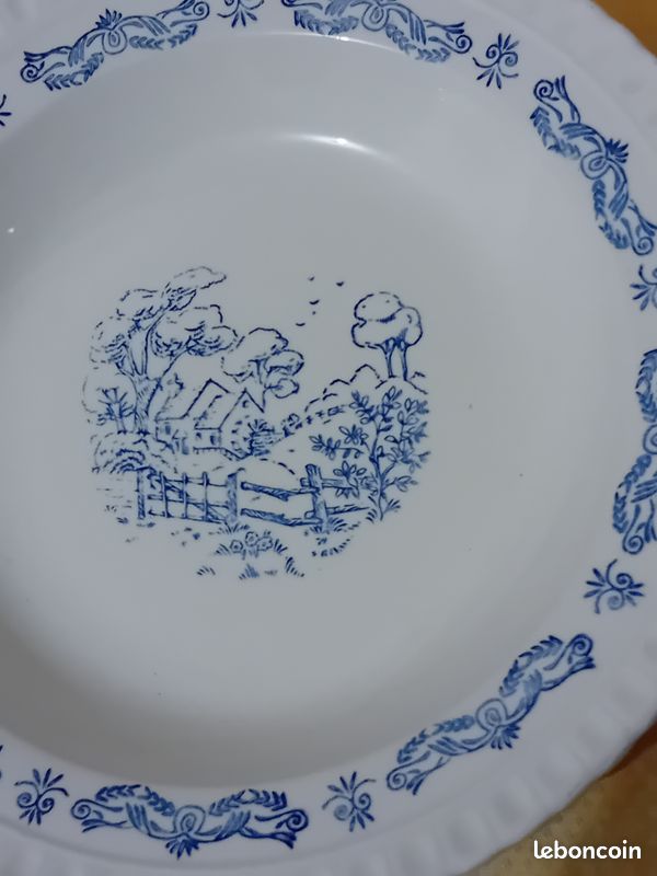 ANCIENNE ASSIETTE EN Porcelaine Pré-Percée Décor Floral Vieux Saint Amand France EUR 20,00