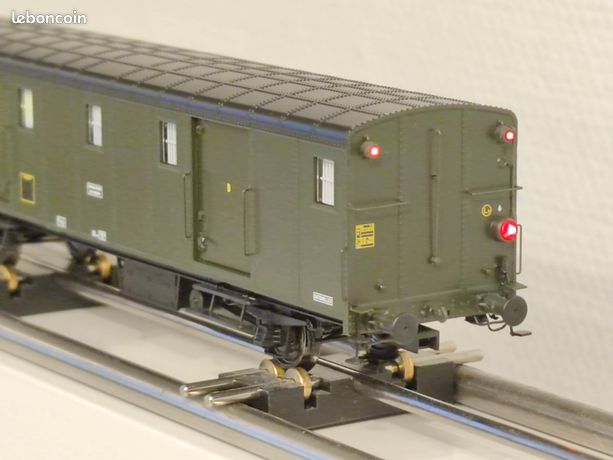 Wagon Fourgon OCEM 30 Ree Modèles VB114 HO époque III SNCF Limoges