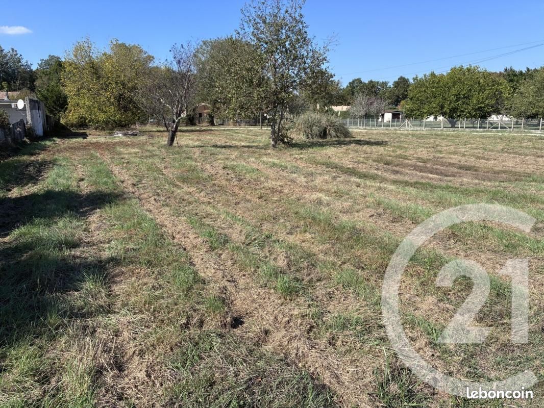 Terrain 2 880 m² Saint Vivien De Medoc · à Saint-Vivien-de-Médoc · 73 000 €