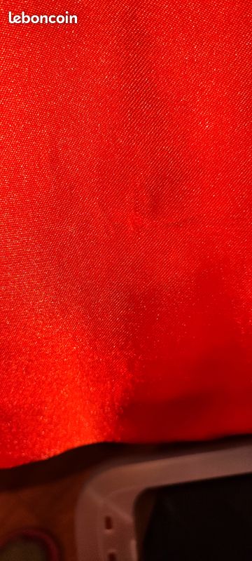 Rouleau de tissu NEUF satin épais rouge (image 1)