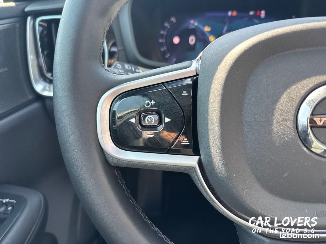 VOLVO V60 Micro hybride essence B4 197 ch DCT7 Ultra Style Dark (image 27)