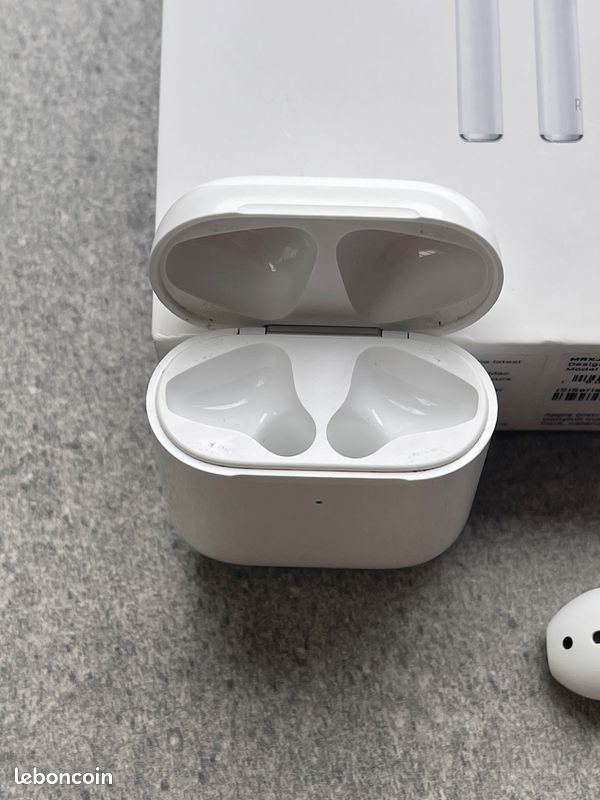 Apple AirPods 2 avec boîtier de charge sans fil (image 3)