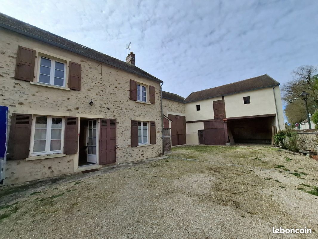 Maison 8 pièces 221 m² · à Avrainville · 221 m² · 750 000 €