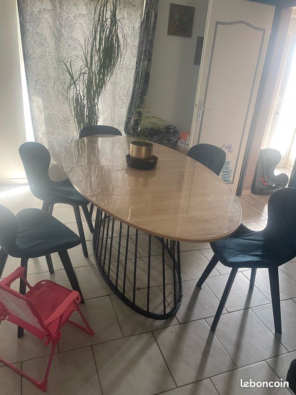 Table ovale (image 1)