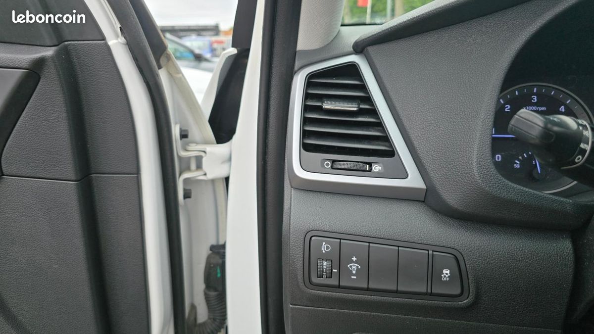 Hyundai Tucson Creative 2WD (image 24)