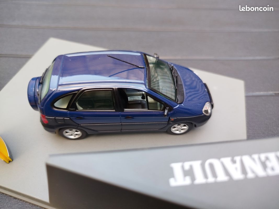 1/43 Renault Scénic RX4 pack cuir Universal Hobbies - Collection