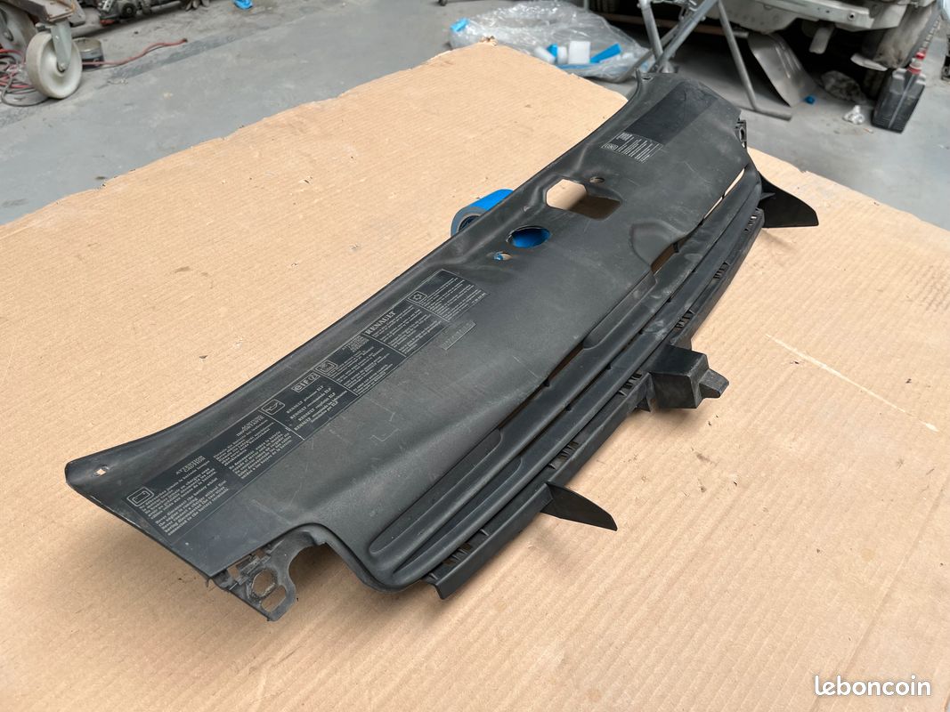 Grille pare choc avant RENAULT Clio 2 (image 3)