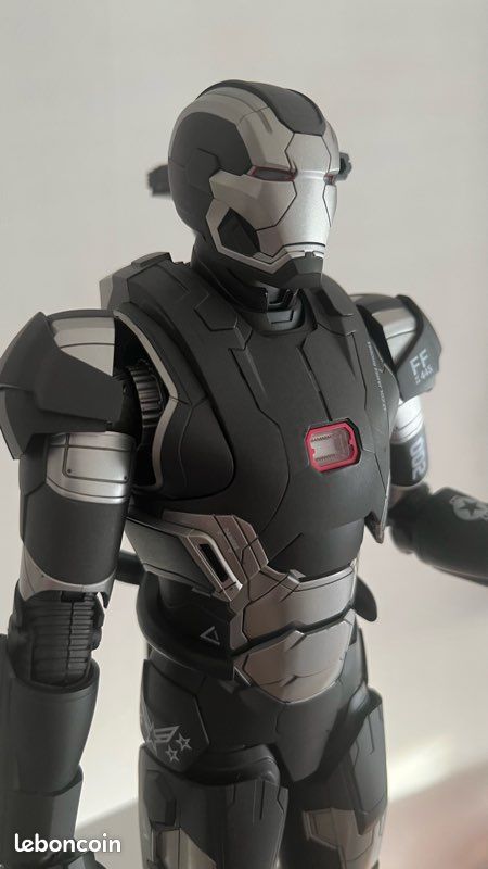 Iron Man Hot Toys War Machine Diecast (image 9)