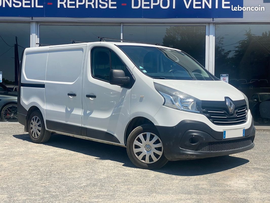 Renault TRAFIC III Fourgon L1H1 1000 1.6 dCi 90 cv / Attelage / 3 places / Air ventilé (image 1)