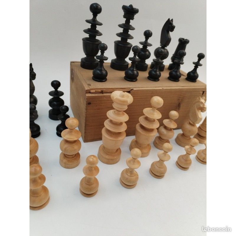 Ancien Jeu D'échecs Vintage - Plateau Et Pièces (modèle 23972) - Occasion