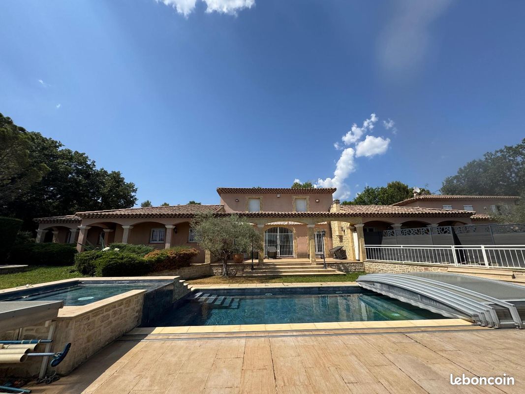 Maison 4 pièces 234 m² · à Saint-Maximin-la-Sainte-Baume · 234 m² · 1 299 000 €