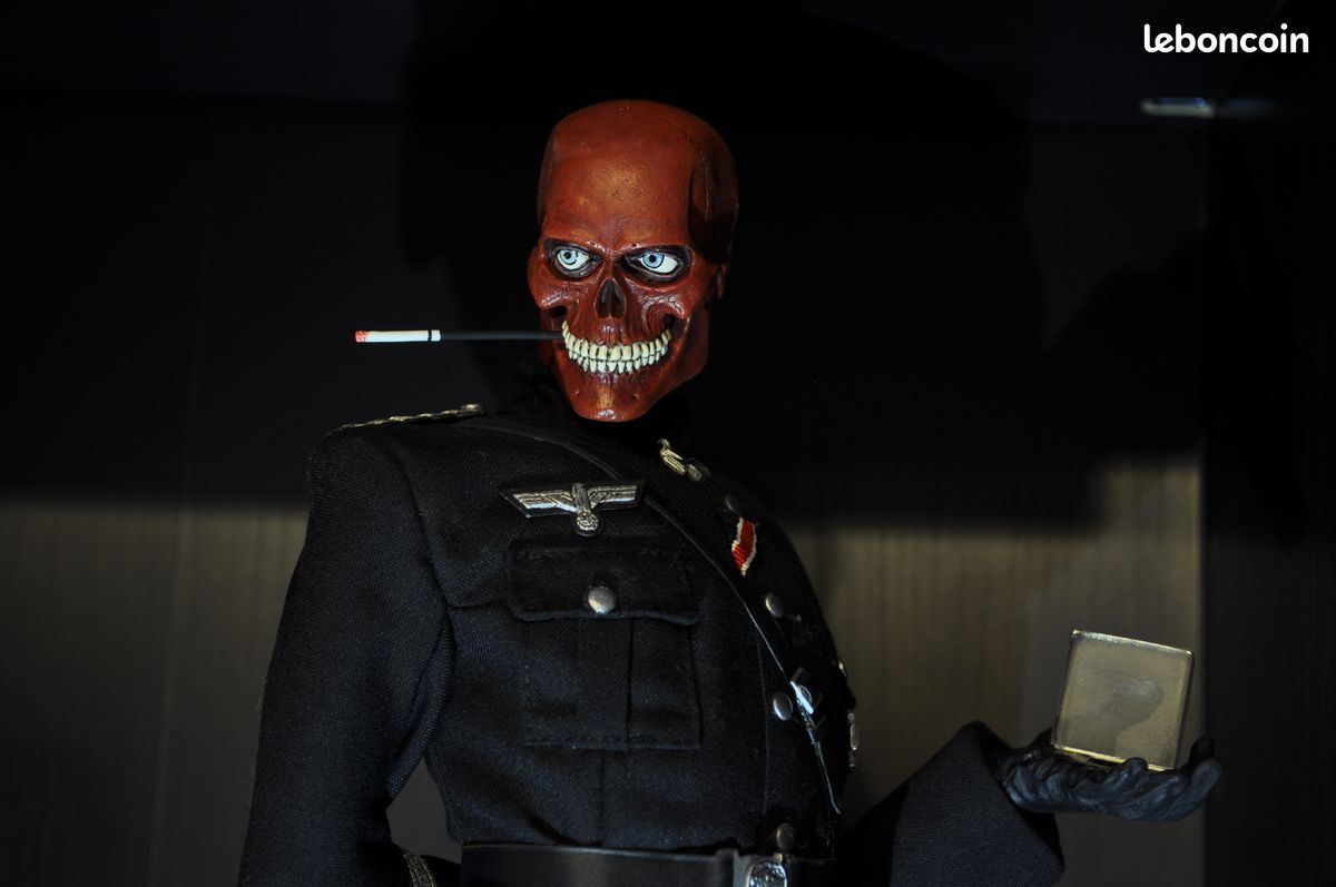 Red skull ex premium format sideshow (image 2)